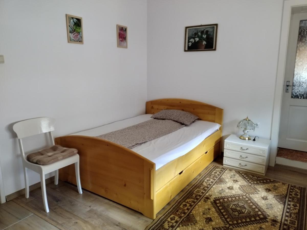 Appartamento Zadora Haus Săcele Esterno foto