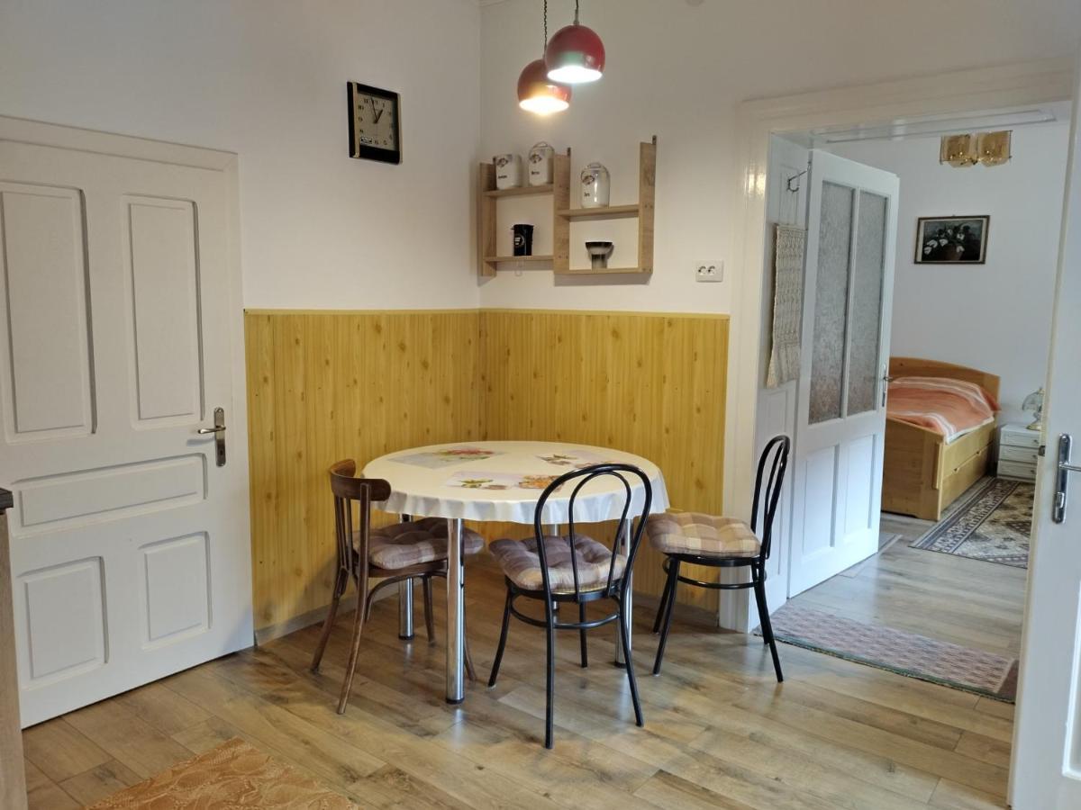 Appartamento Zadora Haus Săcele Esterno foto